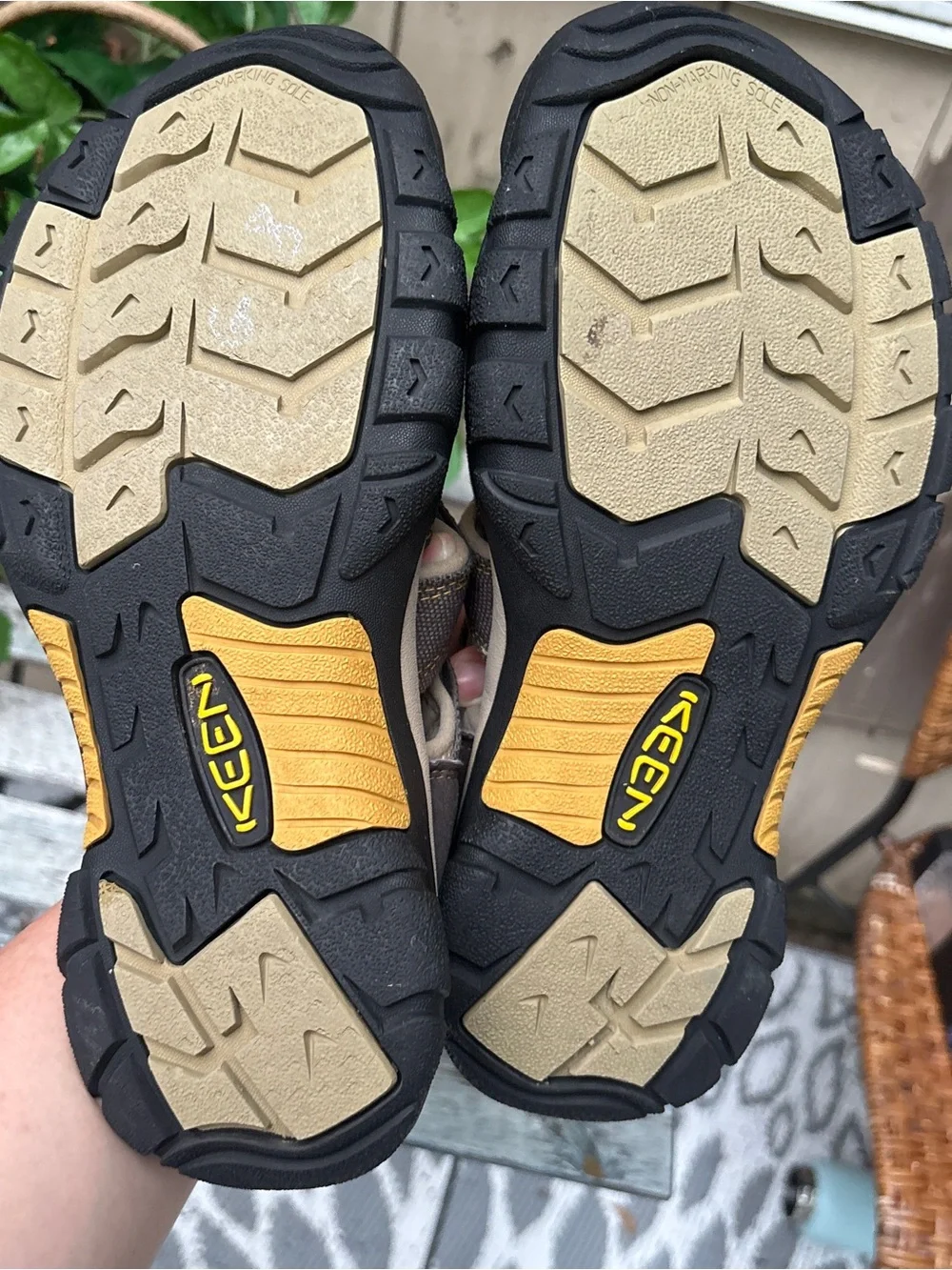 KEEN Newport H2 Waterproof Sandals Men’s 9 Brown Closed Toe Hiking